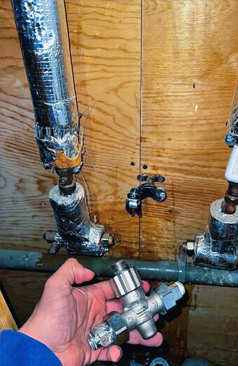 https://plumbermaddington.com.au/uploads/2025/06/emergency-plumbing-358284.jpg