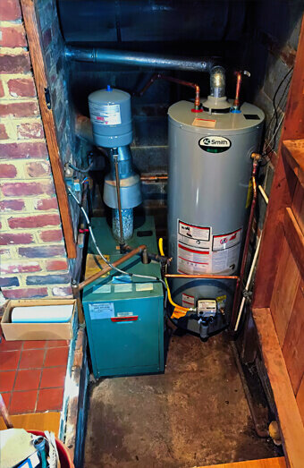 https://plumbermaddington.com.au/uploads/2025/06/hot-water-189087.jpg
