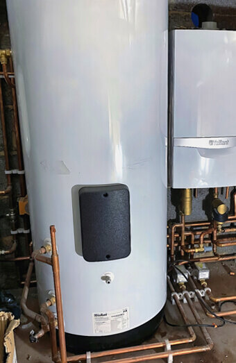 https://plumbermaddington.com.au/uploads/2025/06/hot-water-410504.jpg